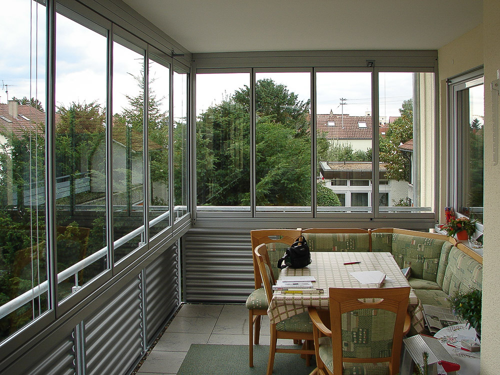 Balkonverglasung und Verbauten: Balkon ganzjährig nutzen