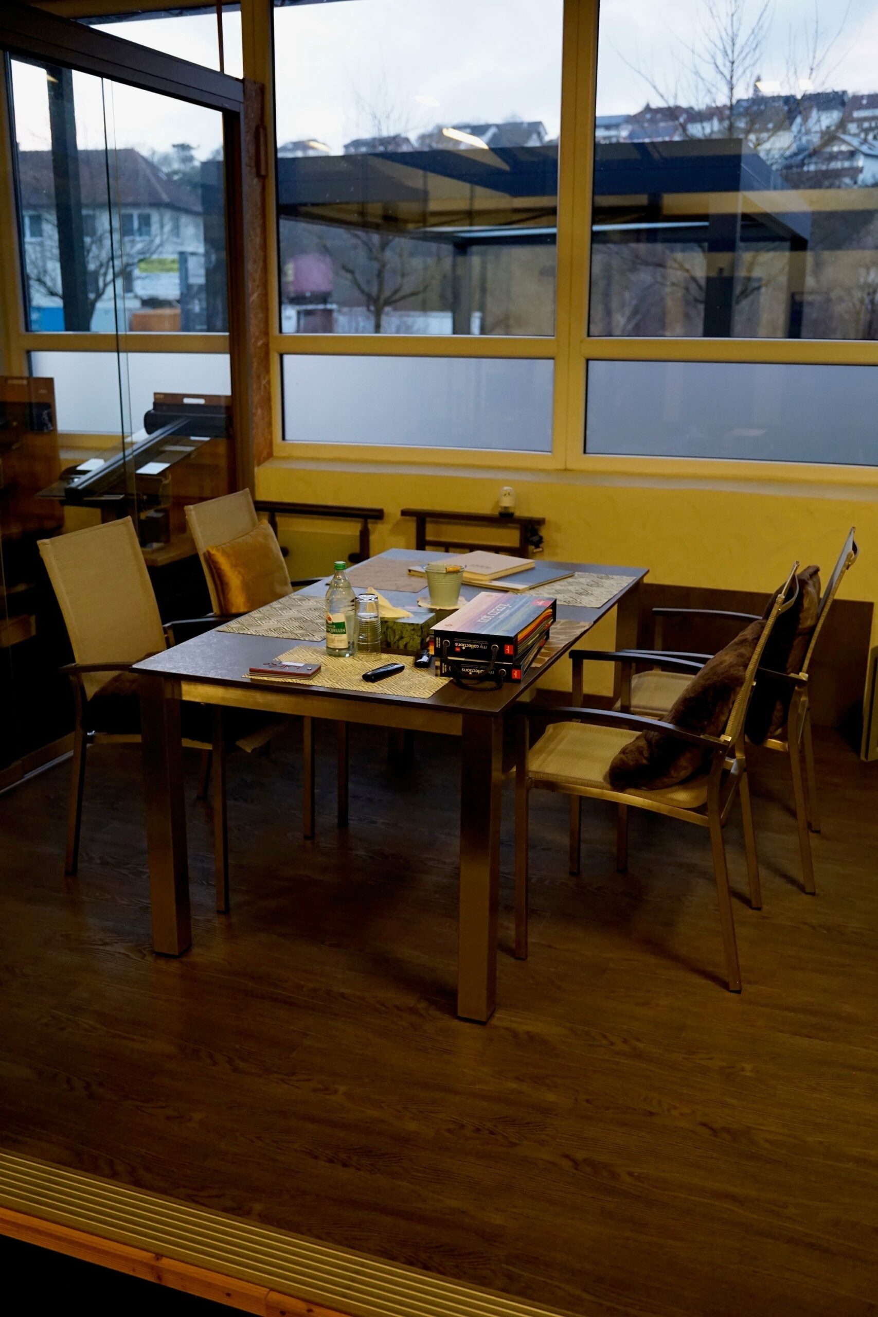 Elegante Outdoor-Sitzgarnitur – Bild 2